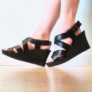 Black/Brown Criss-Crossing Strappy Sandals
